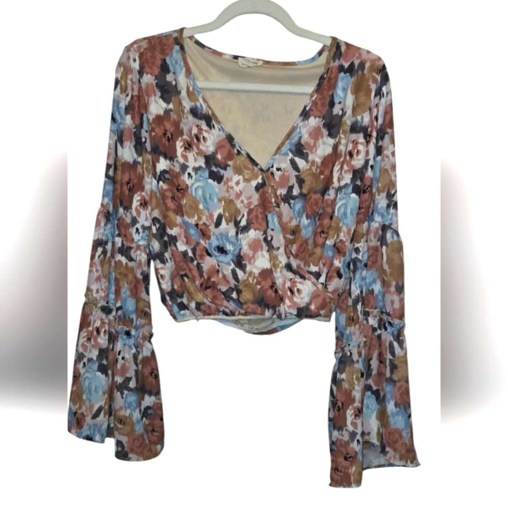 Peach Love Long Belle Sleeve Floral V-Neck Women's Crop Top